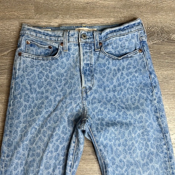 Levi’s High Rise Animal Print Wedgie Straight Fit Cropped Jeans Blue Size 25 - Picture 4 of 15